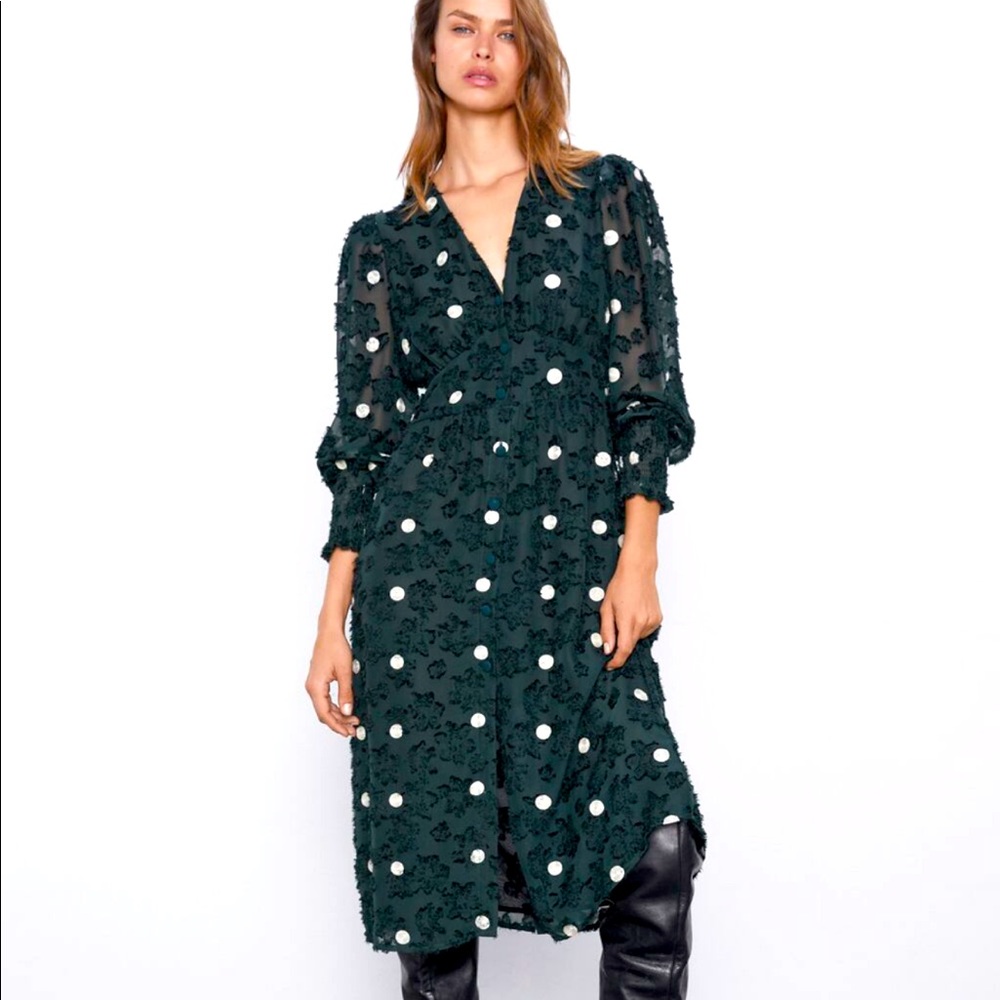 zara • textured polka dot dress (green/ecru)